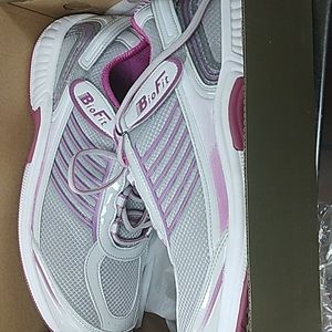 Bio-fit women's size 12 wide pink athletic shoes